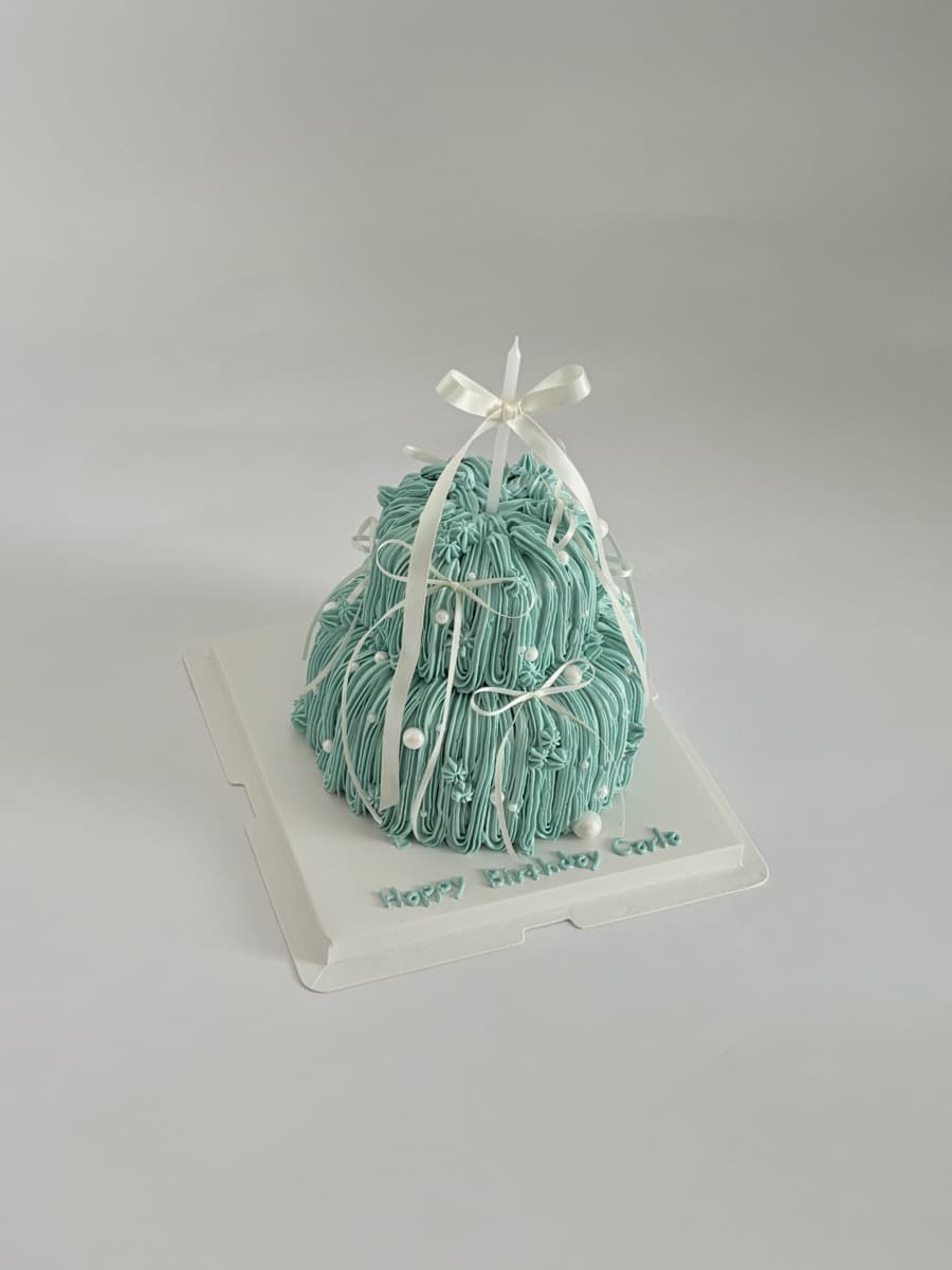 Mint fluffy dome with pearl & bow details