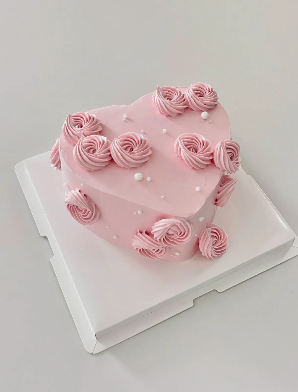 Pink cake with buttercream rosettes and pearls, bespoke celebration cake from Danine Cakes, South London