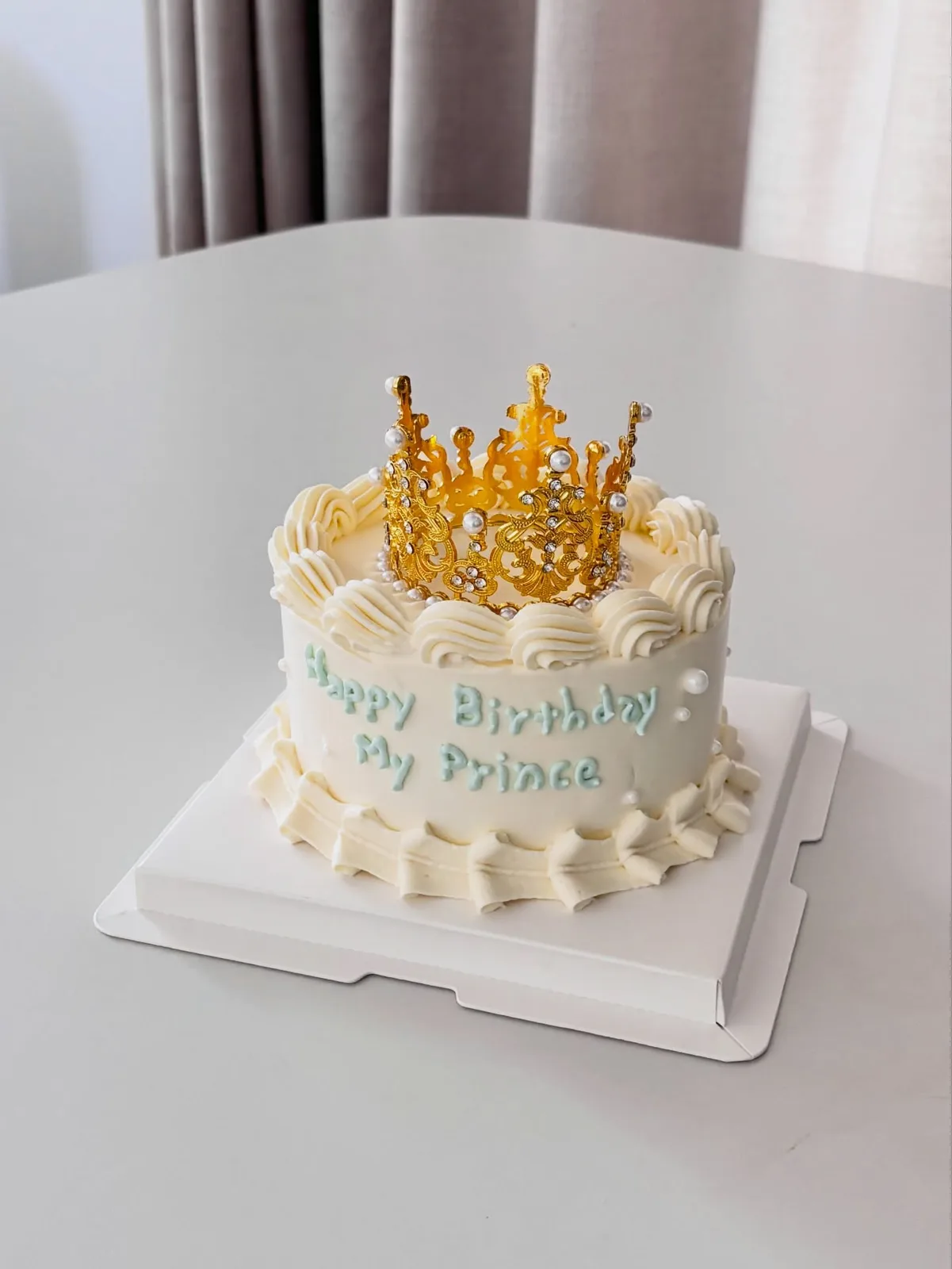 White cake with gold crown topper and piped border, custom cake made in Streatham SW16 - Danine Cakes
