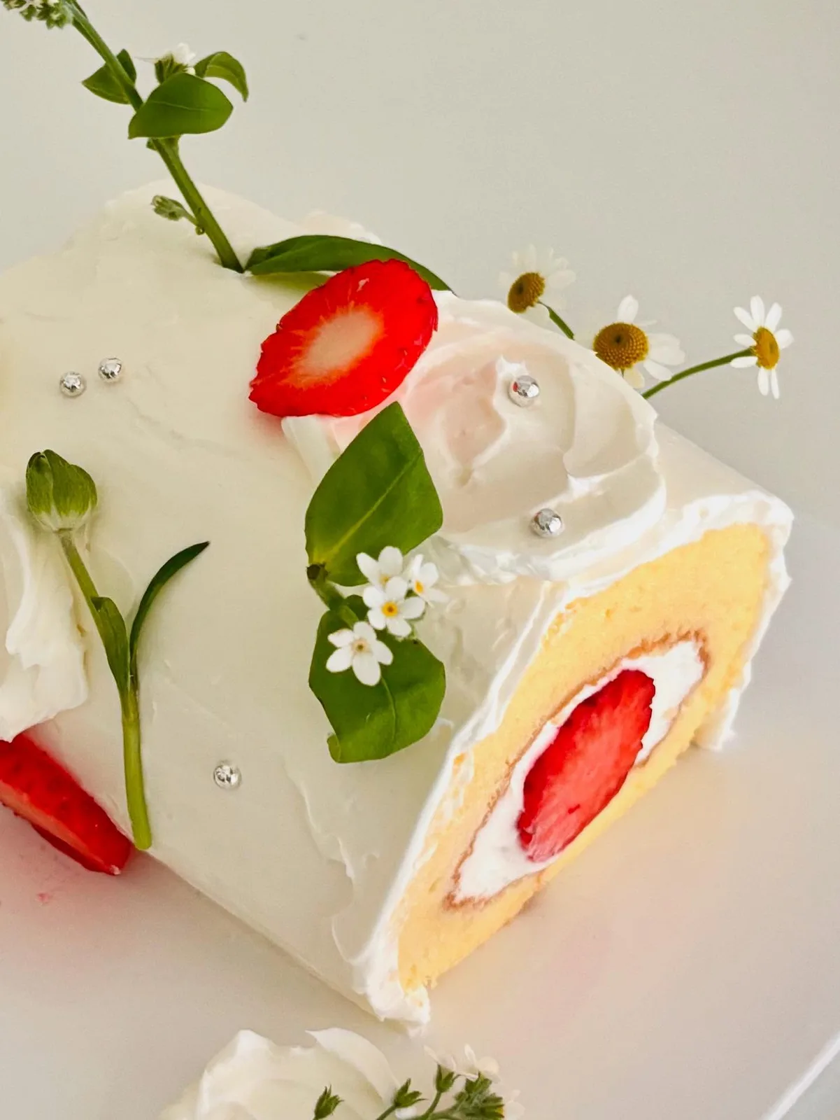 White strawberry cake with fresh strawberries and daisies, Korean-inspired custom cake handmade in Streatham, London
